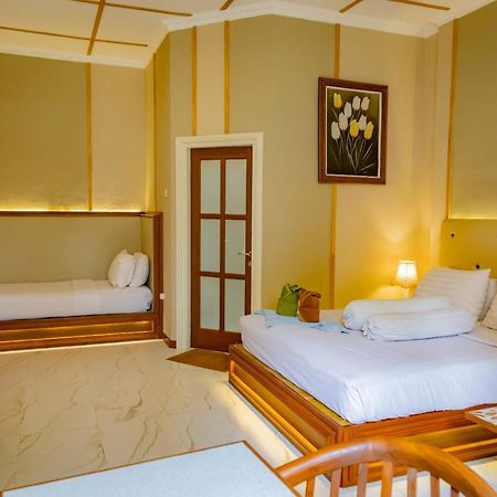 Family Hotel Gradia 1 Бату Екстериор снимка