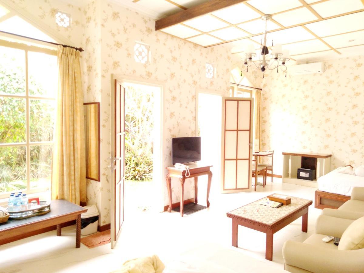 Family Hotel Gradia 1 Бату Екстериор снимка