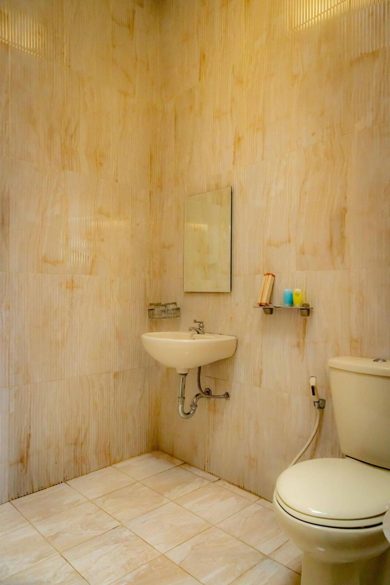 Family Hotel Gradia 1 Бату Стая снимка