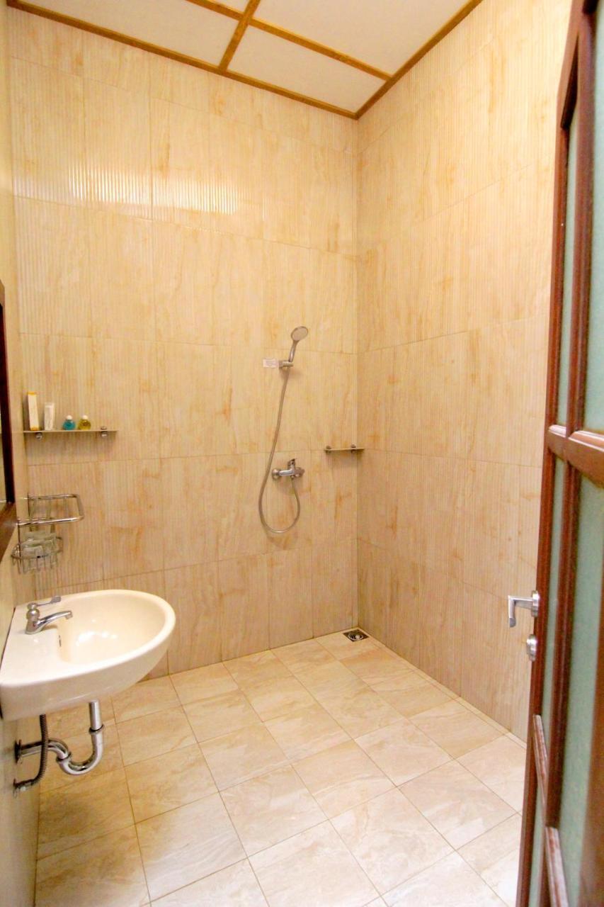 Family Hotel Gradia 1 Бату Екстериор снимка